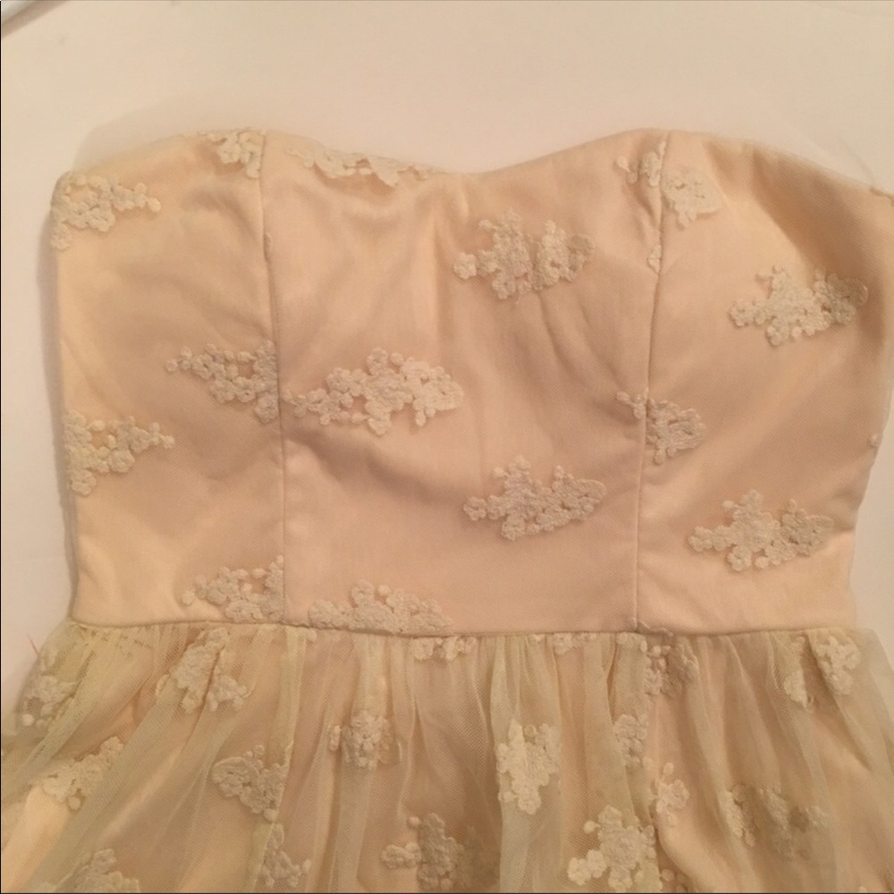 ✨GORGEOUS LACE STRAPLESS FULLY LINED DRESS-SMALL✨ - Picture 5 of 6